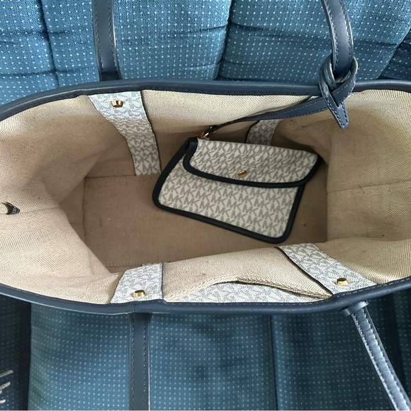 Michael Kors Navy and Cream Signature Tote - Picture 3 of 5